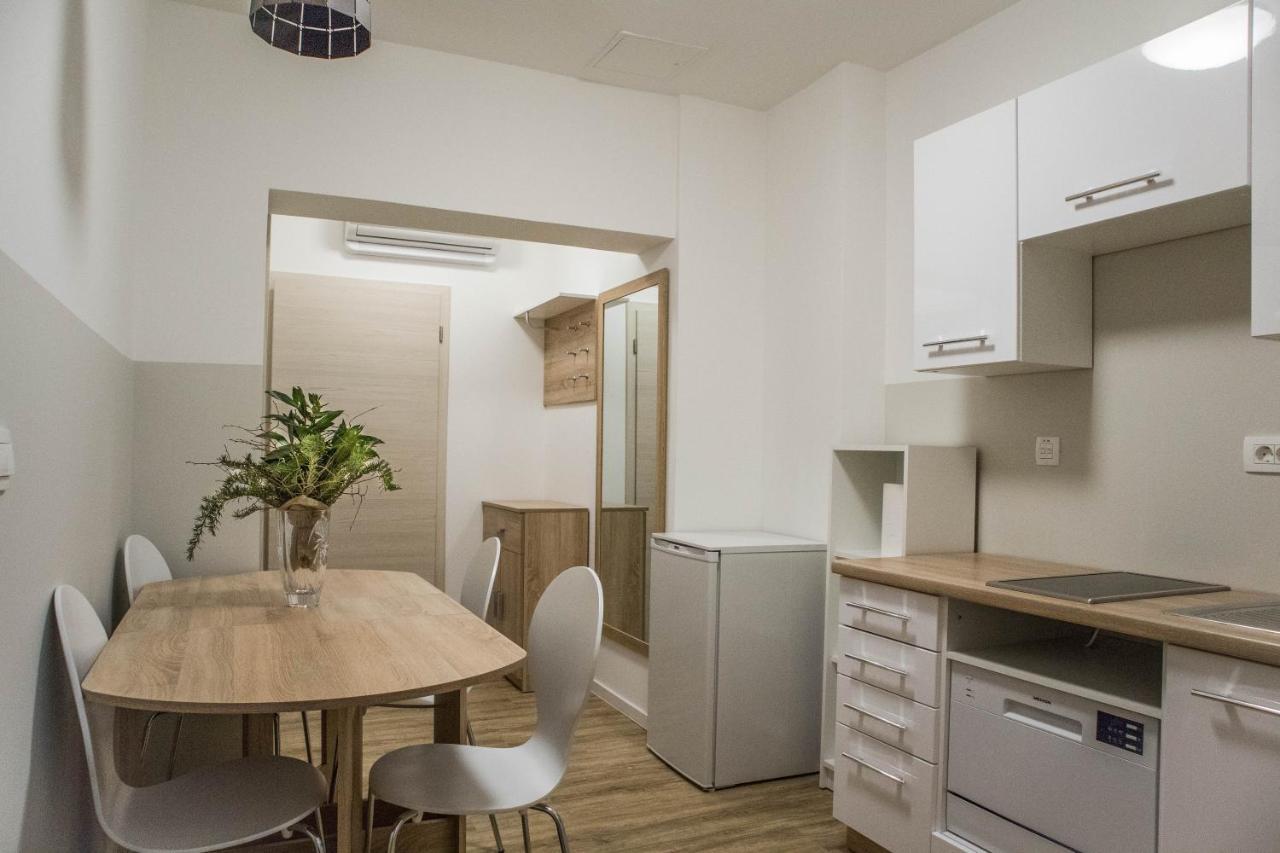 Jantar Apartmaji Novo Mesto Bagian luar foto
