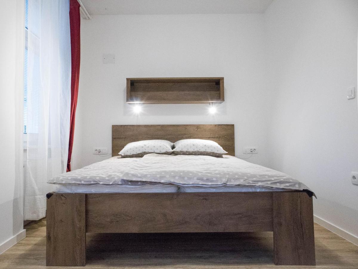 Jantar Apartmaji Novo Mesto Bagian luar foto