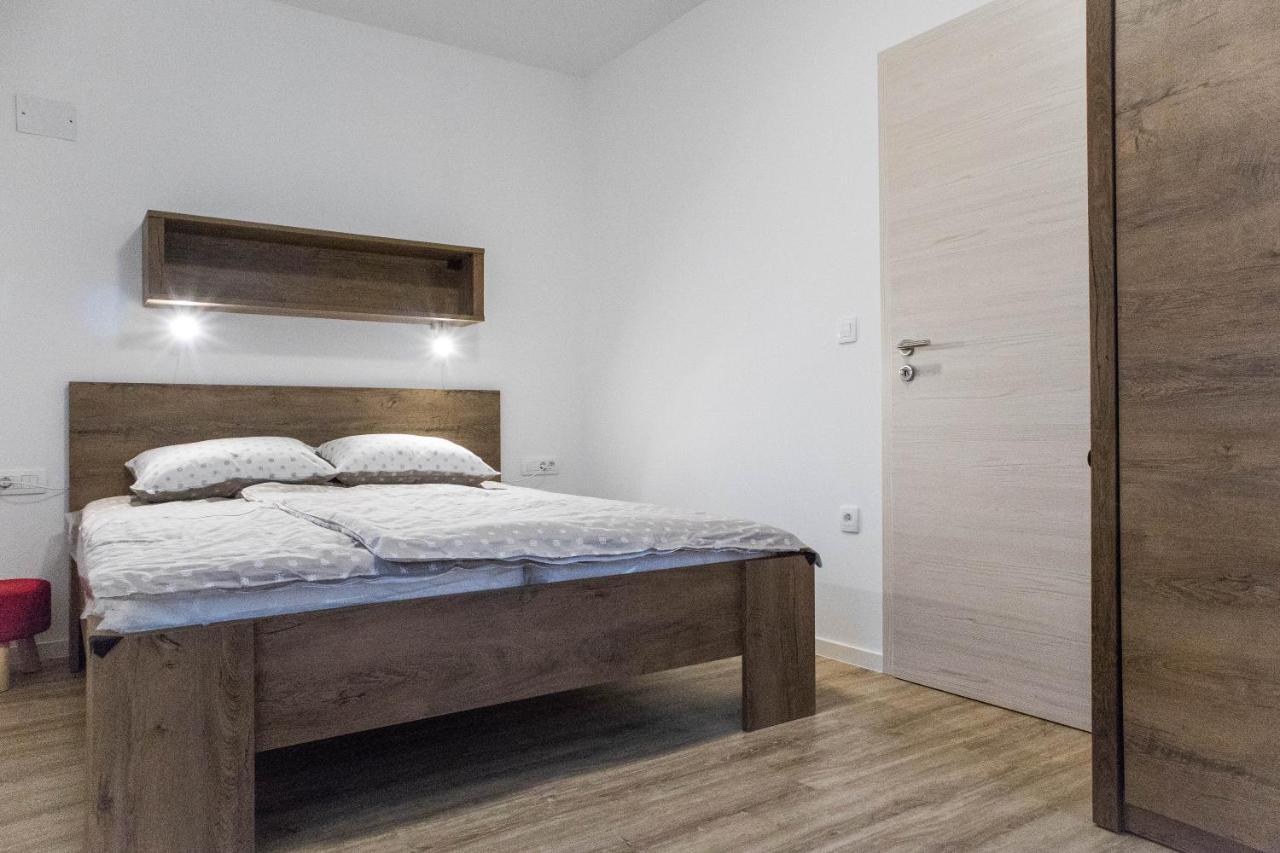 Jantar Apartmaji Novo Mesto Bagian luar foto