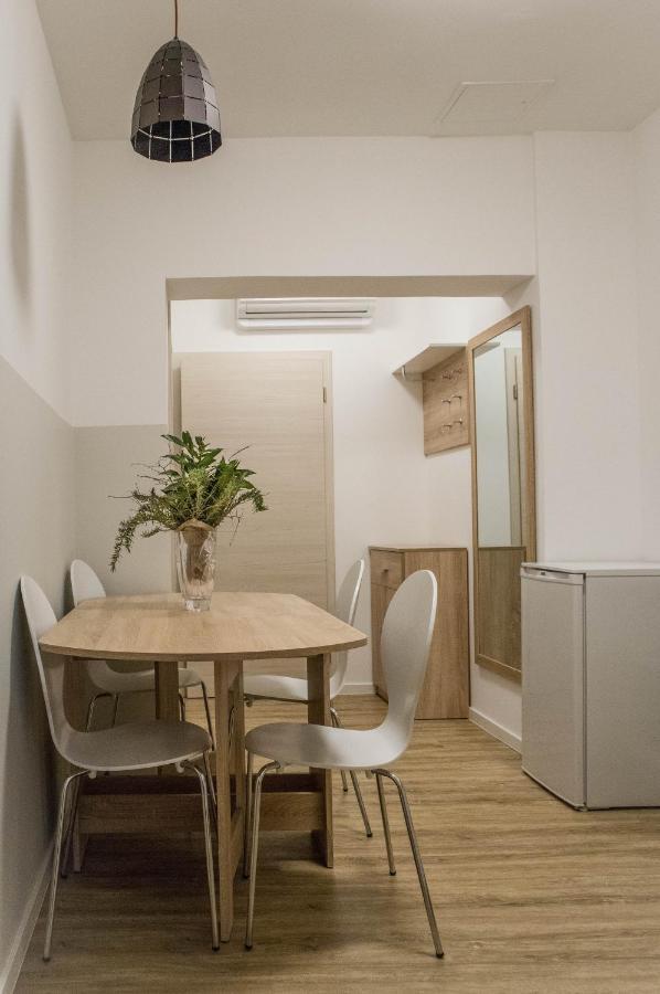 Jantar Apartmaji Novo Mesto Bagian luar foto